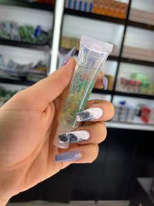 روغن لب و بالم لب طرح گل گیاه